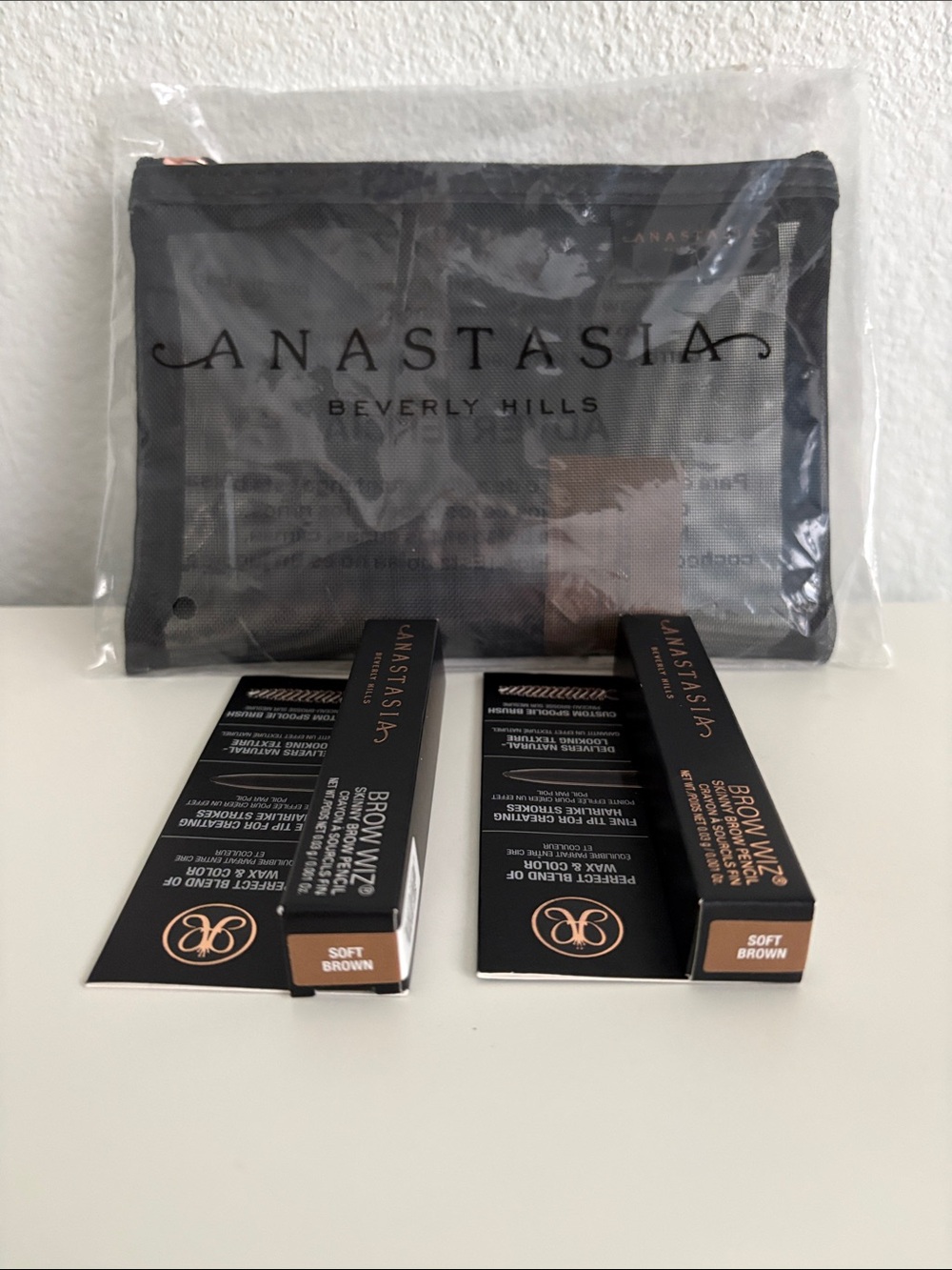 NIB Anastasia Beverly Hills Brow Wiz - Soft Brown (2) & Cosmetic Bag